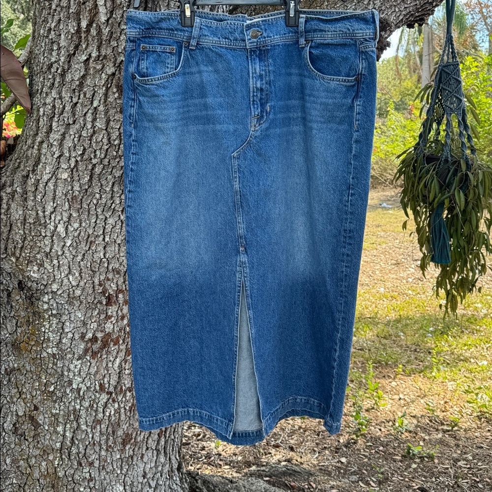 Size 20 Boden maxi 5 pocket blue med.wash denim skirt with front slit.Size 20 - Picture 2 of 10
